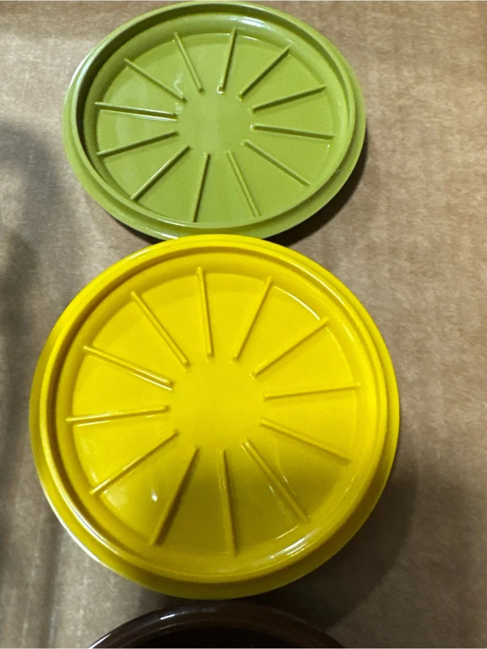 Set of Harvest Tupperware Cups Mugs  W/Lids / Coasters 1312 & 1313 NOS Set Of 4